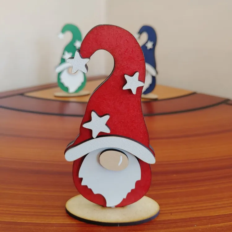 Gnomo navideño rojo