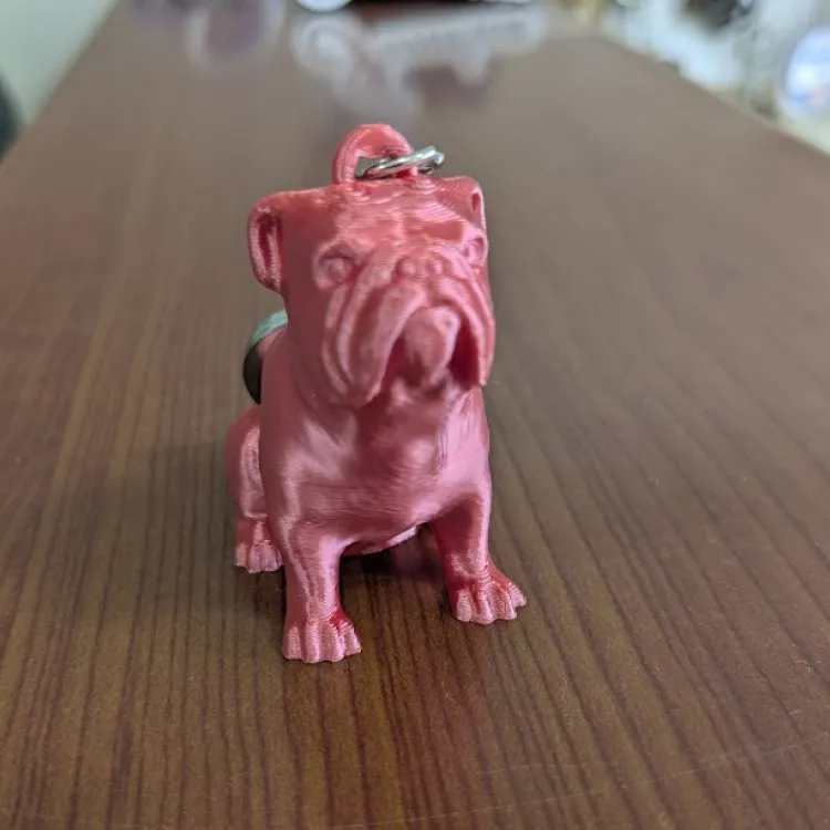 Perro pug color rojo